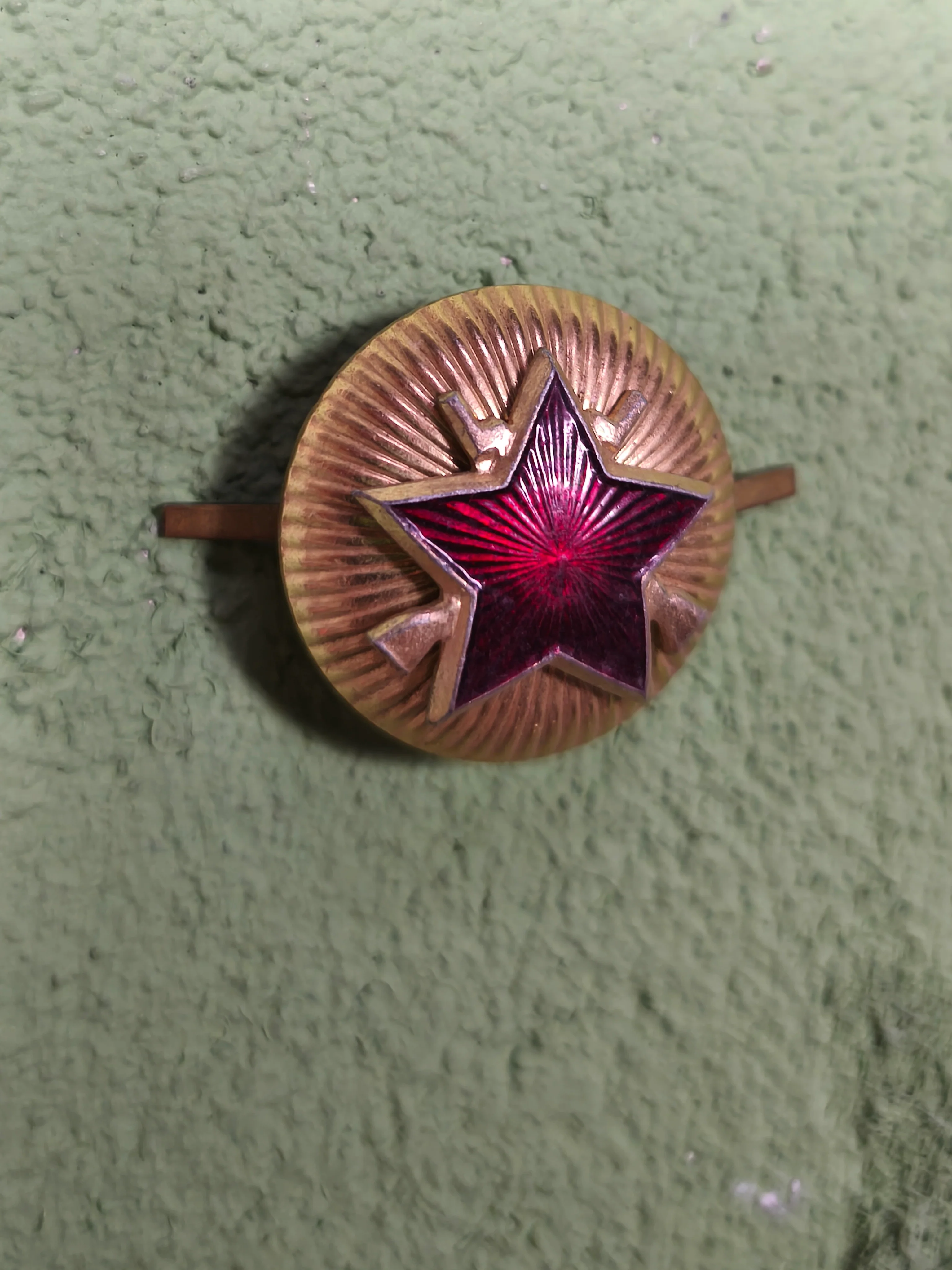 1980 USSR Armed Guards Cap Badge - Image 2