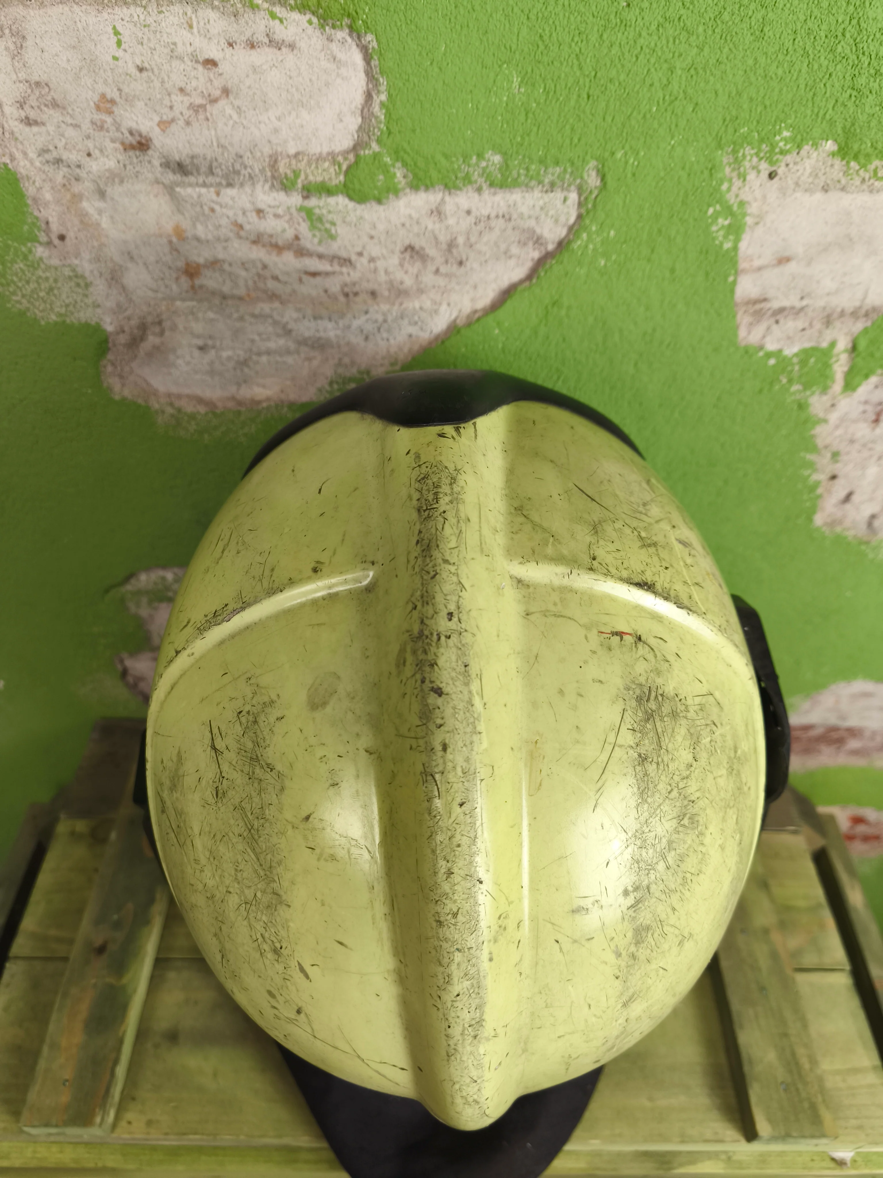 Issued Dräger HPS 6200 Firefighter Helmet - Image 4