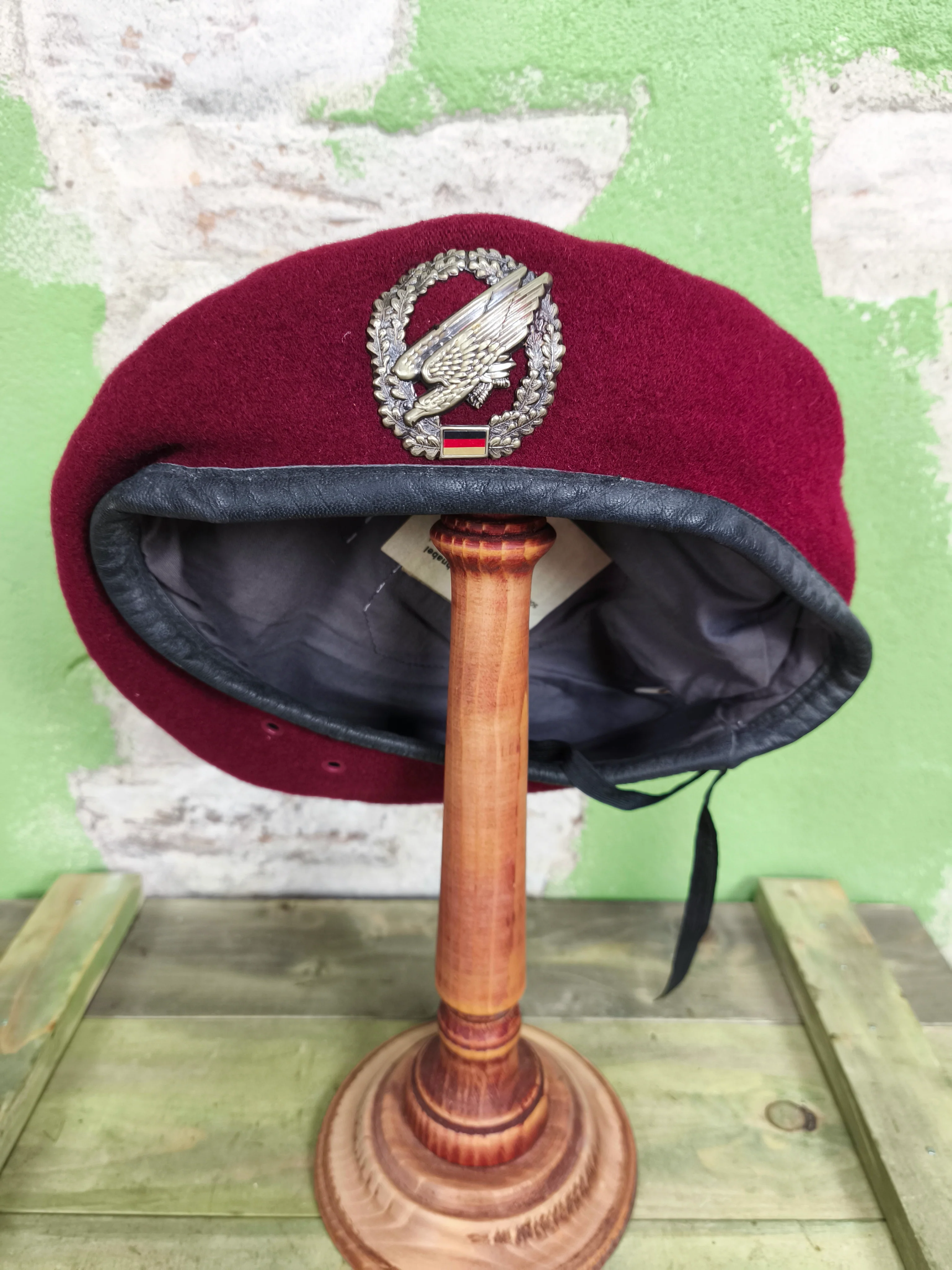 German Bundeswehr Berets (Fallshirmjäger, Panzertruppe, Flugabwehr, Logistiek, Pioneers) - Image 12