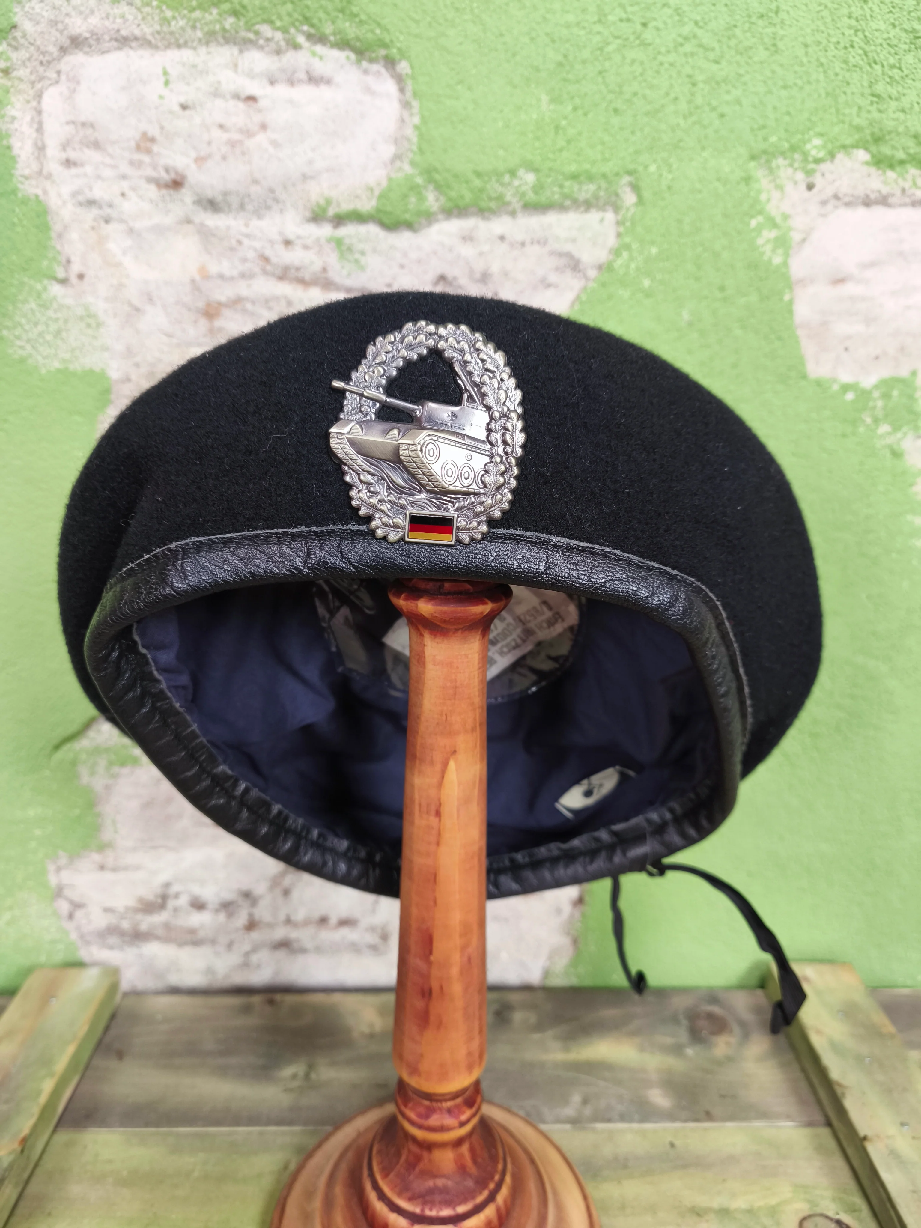 German Bundeswehr Berets (Fallshirmjäger, Panzertruppe, Flugabwehr, Logistiek, Pioneers) - Image 13