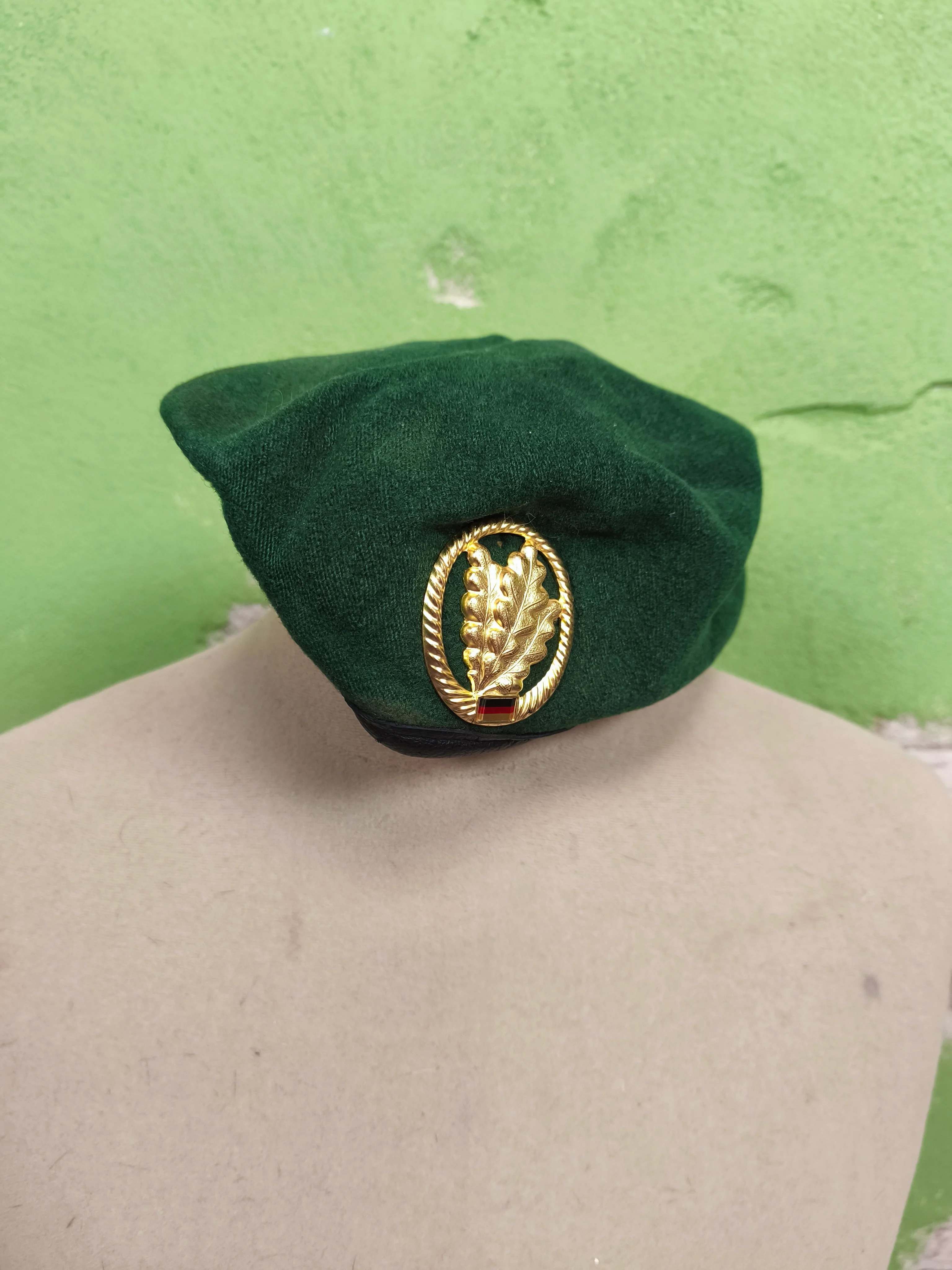 German Bundeswehr Berets (Sanitäter, Panzergrenadier, Jägertruppe) - Image 10