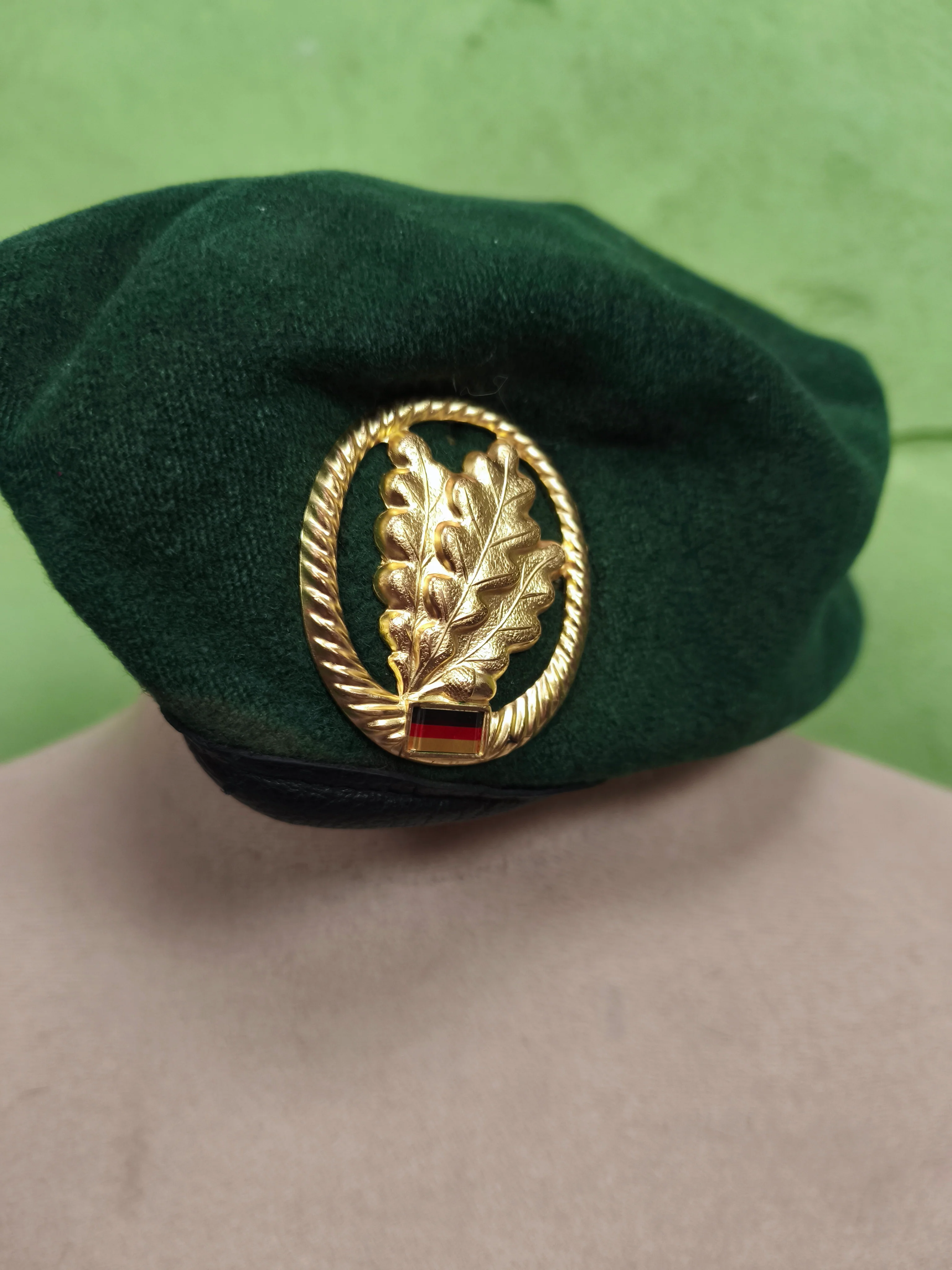 German Bundeswehr Berets (Sanitäter, Panzergrenadier, Jägertruppe) - Image 11