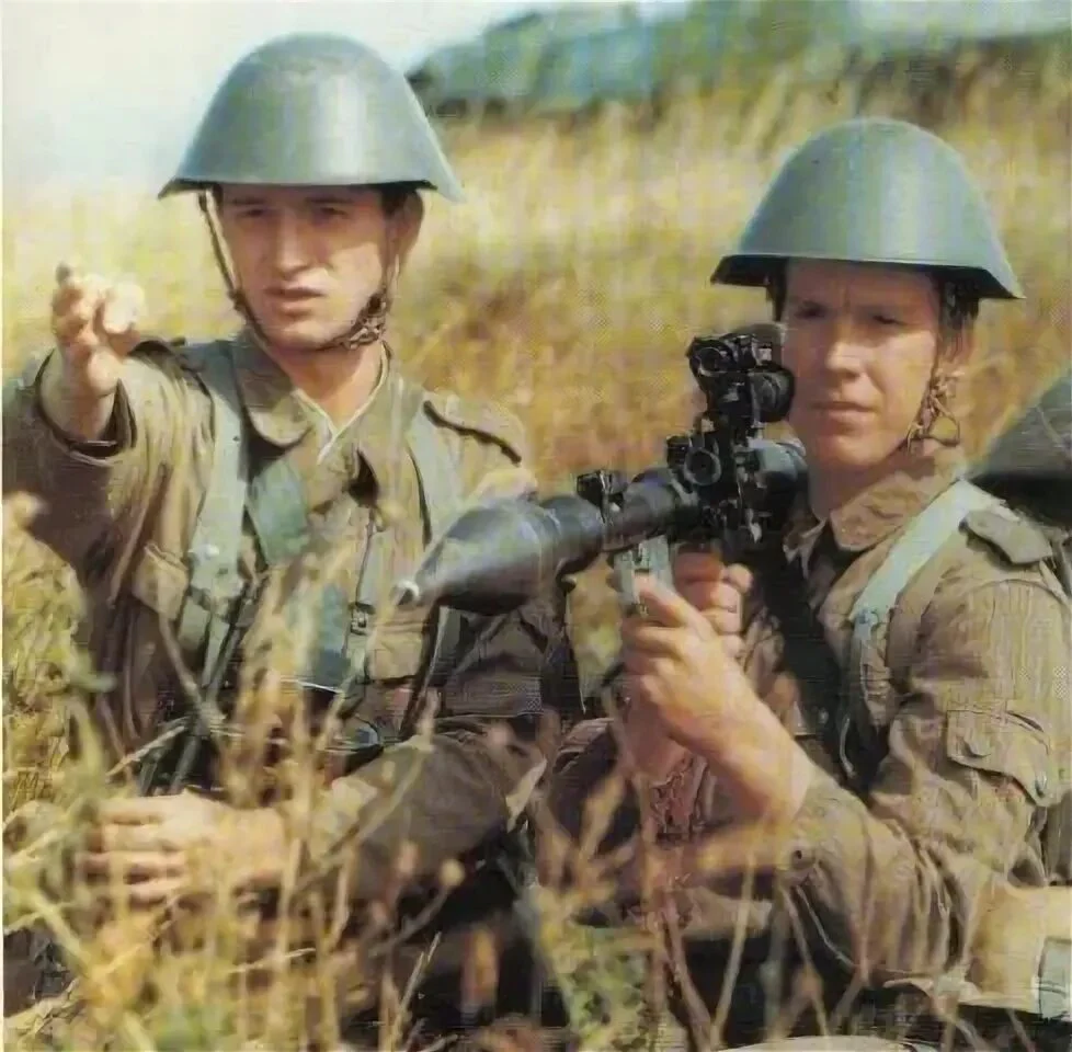 Heavy Issued East German DDR M56/76 Helmet - Image 8