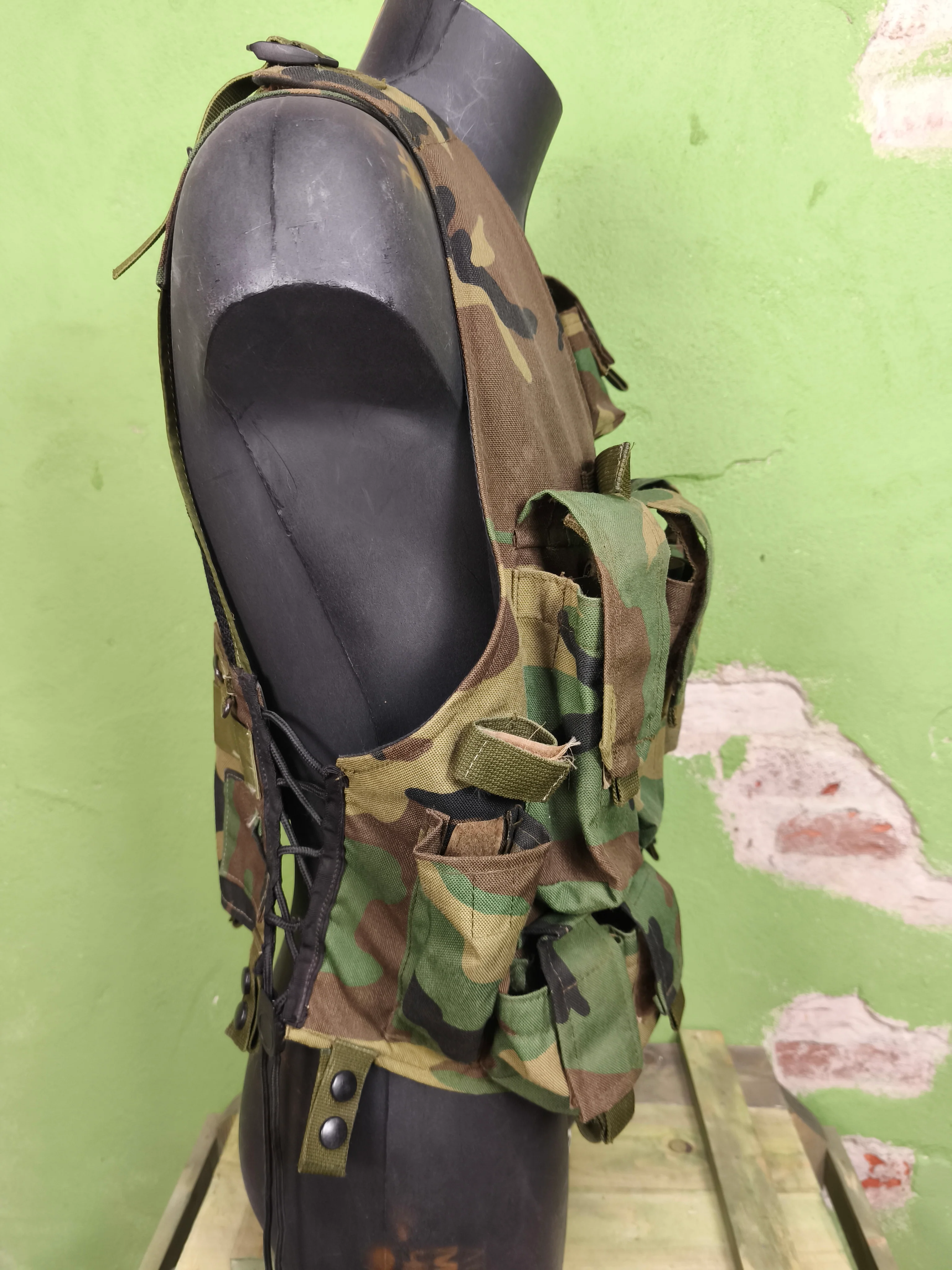 Early SRVV "Alfa" Unloading Vest Woodland FSB - Image 5