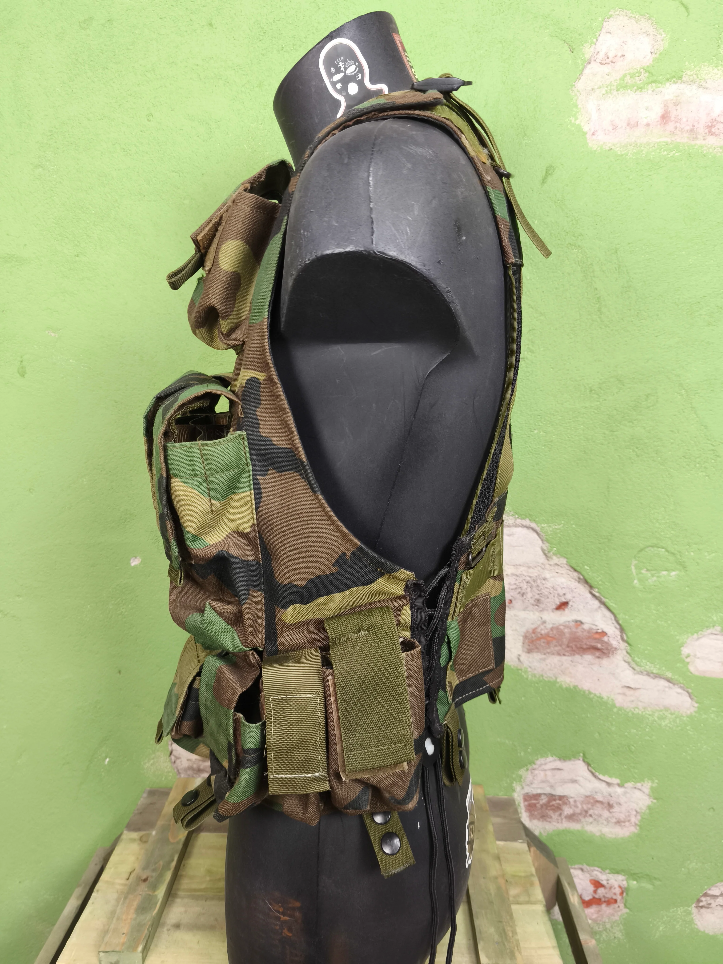 Early SRVV "Alfa" Unloading Vest Woodland FSB - Image 8