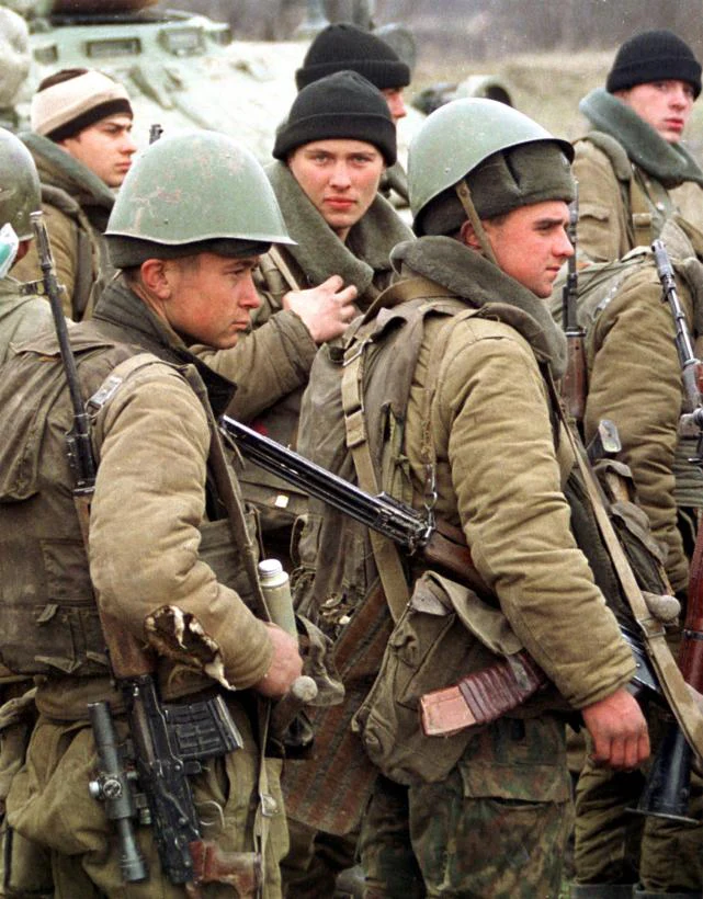 Soviet SSH-68 Steel Helmet - Image 7