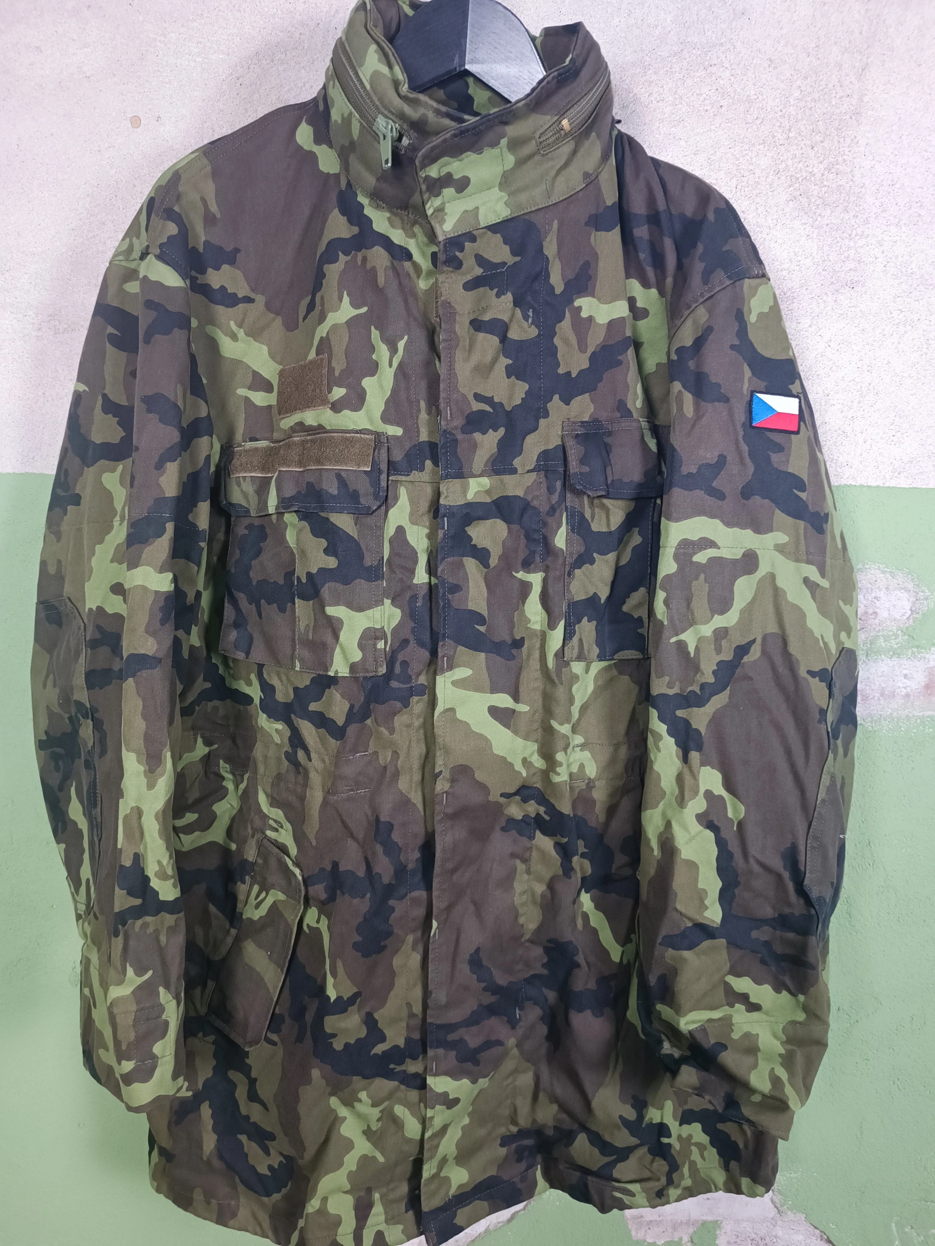 Issued Czech Vz.95 "Leaf" Parka's - Image 3