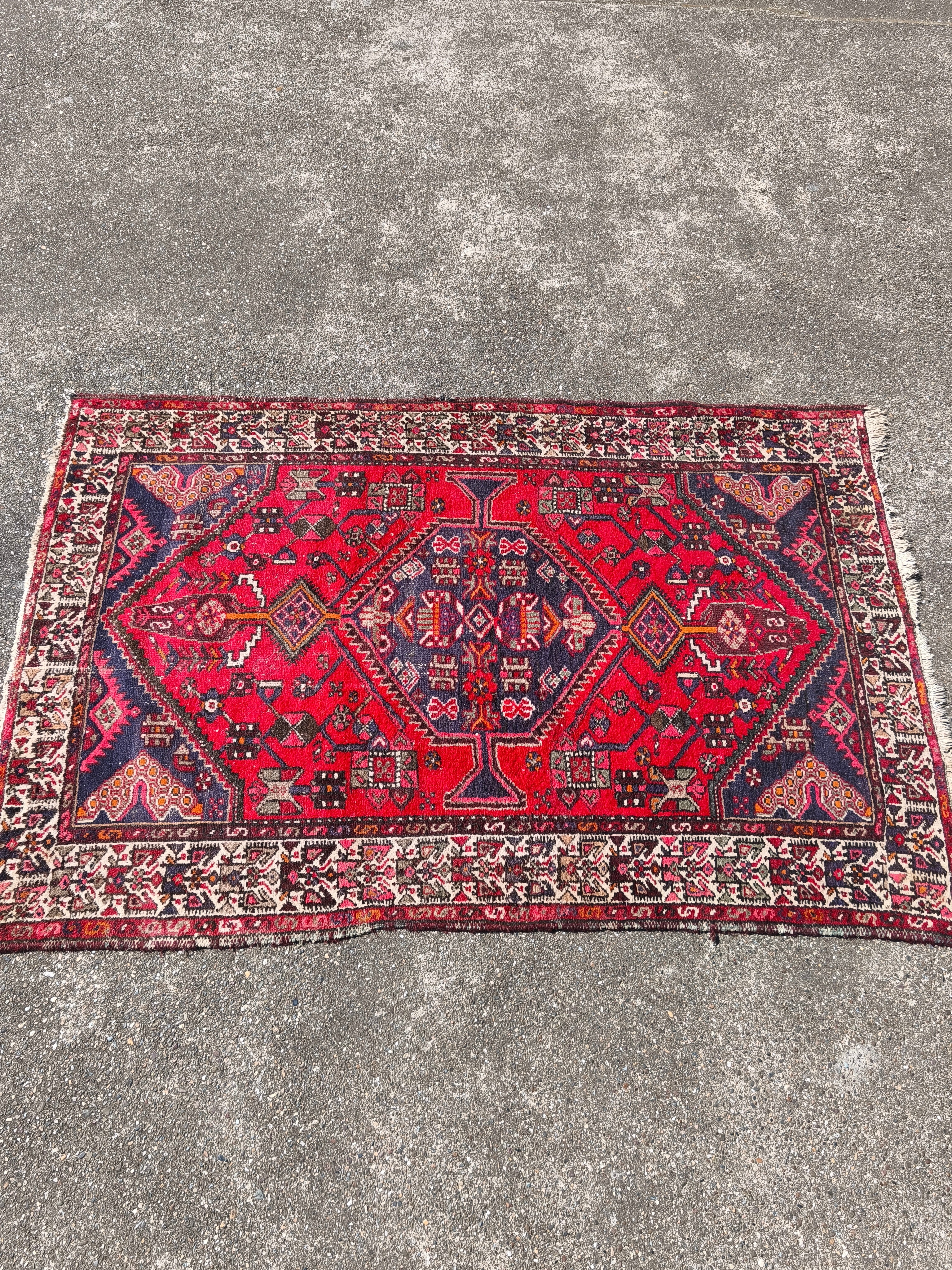 Used Iraqi Made "Hamadan" Carpet 202cmx132cm / 6,6x4,4 feet.