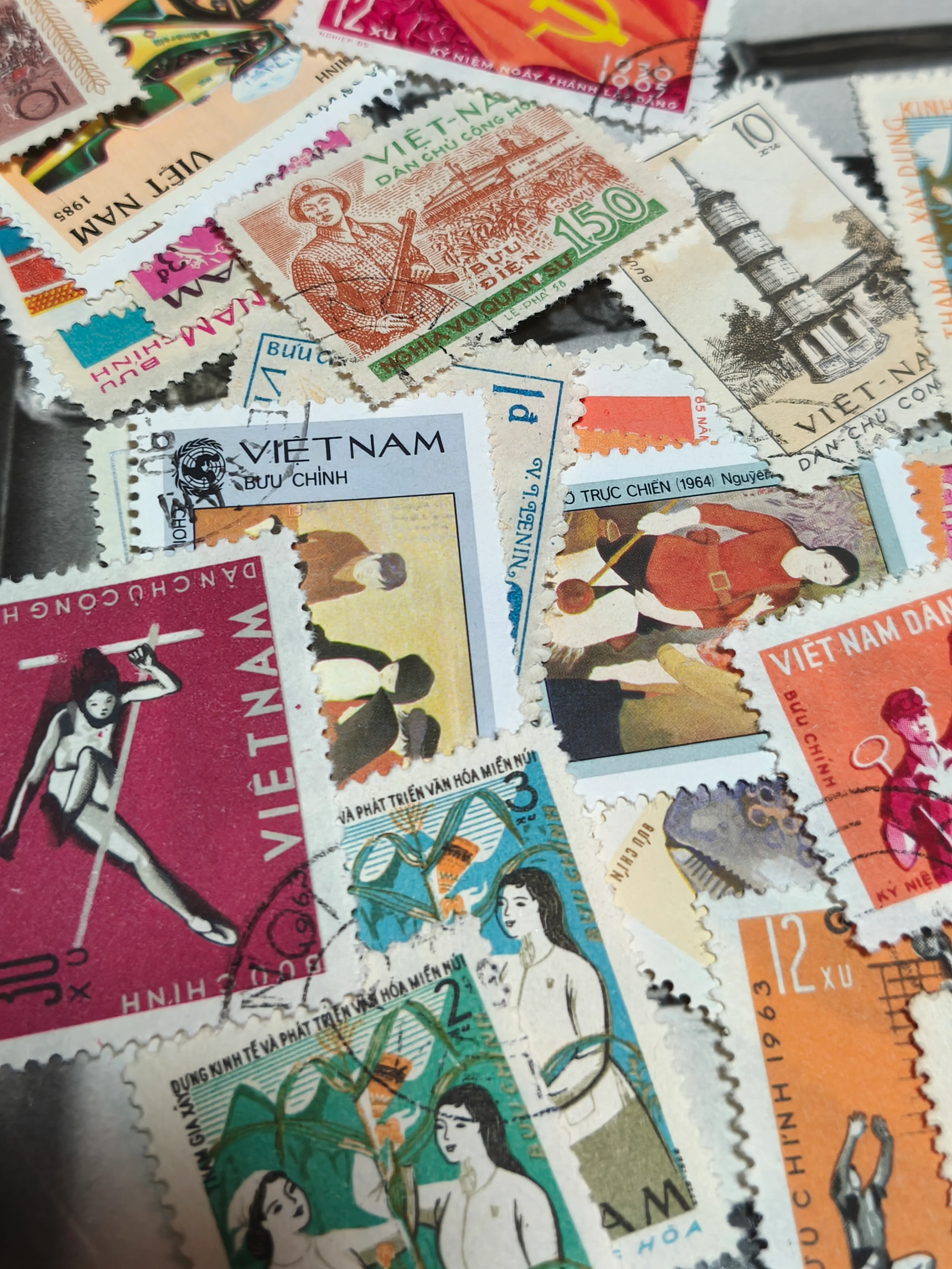 (NEW STOCK) Vietnam - Socialist & Wartime Issue Stamp Set (10 pcs) - Image 3
