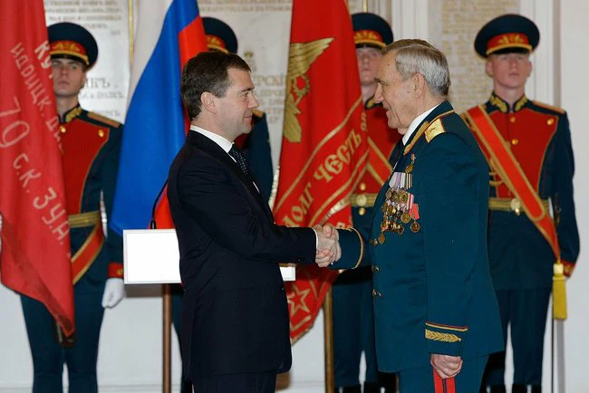 Jubilee Medal "65 Years of Victory in the Great Patriotic War 1941–1945" - Image 4