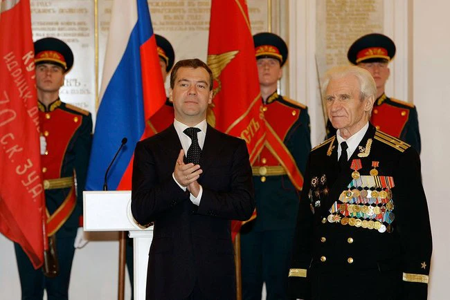 Jubilee Medal "65 Years of Victory in the Great Patriotic War 1941–1945" - Image 5